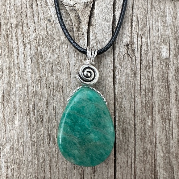 Banded Amazonite for Confidence and Protection - Picture 2 of 7